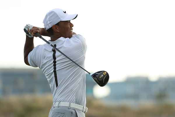 O que os tigres de golfe usam Tiger Woods?