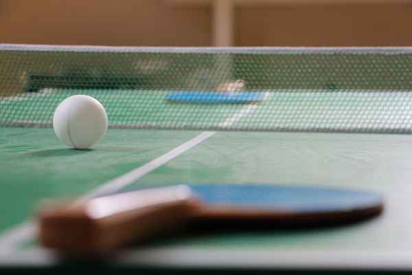 Was Sie während eines Ping-Pong-Matchs niemals mit Ihrer freien Hand machen sollten