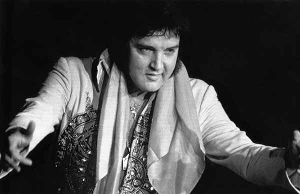 Quando e dove è stato l'ultimo concerto di Elvis Presley?