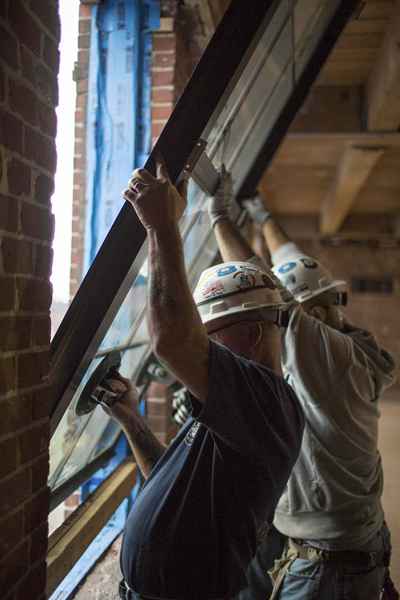 Por qué los constructores usan ventanas llenas de gas argon