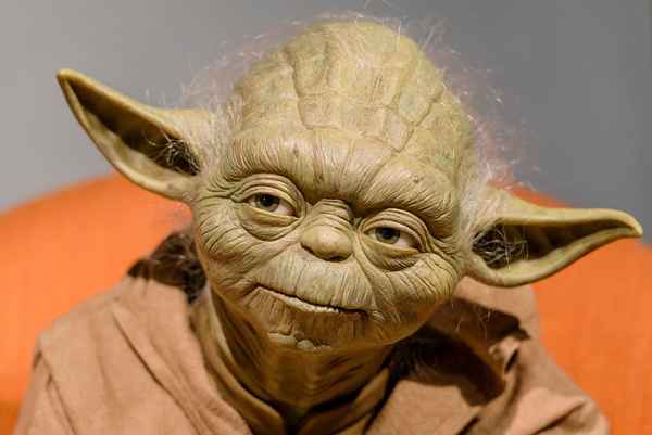 Hvorfor snakker Yoda bakover i Star Wars?