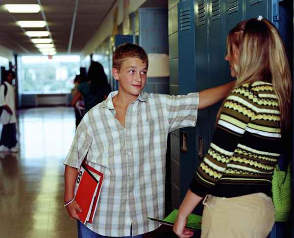 10 dicas de flerte para pegar o cara ou garota de quem você gosta