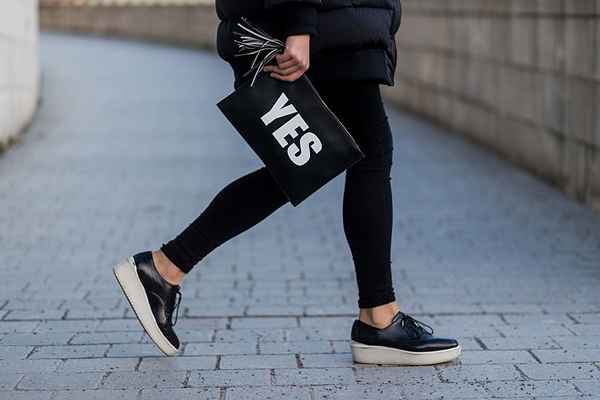 12 formas elegantes de jeans flacos negros rock