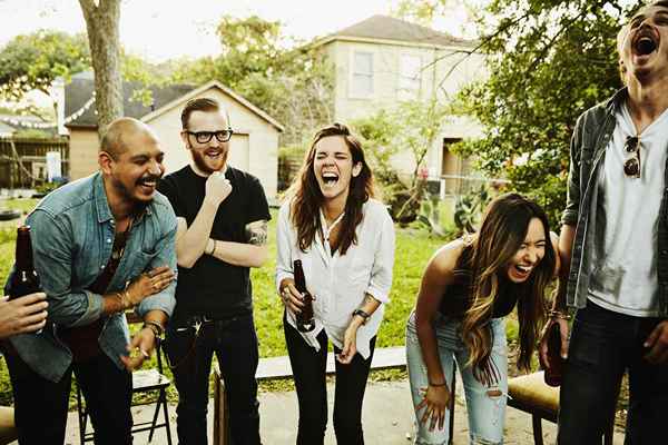 24 persone divertenti da raccontare alle feste