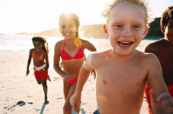 Un guide des tailles de maillot de bain des enfants