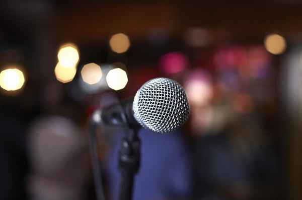 Rompendo in stand-up 10 consigli per i comici per principianti