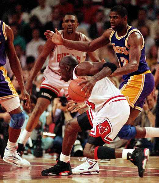 Le championnat lance toutes les baskets de la finale de la NBA de Michael Jordan