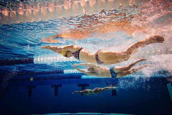 Entraînement amusant des années 50 pour les nageurs