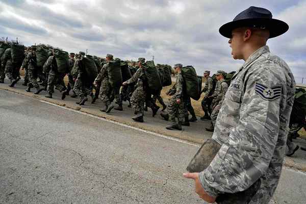 Être payé pendant la formation de base de l'Air Force