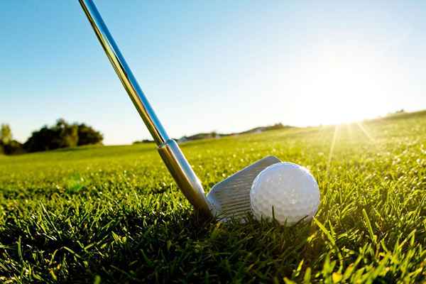 Colpire la pallina da golf per farlo salire