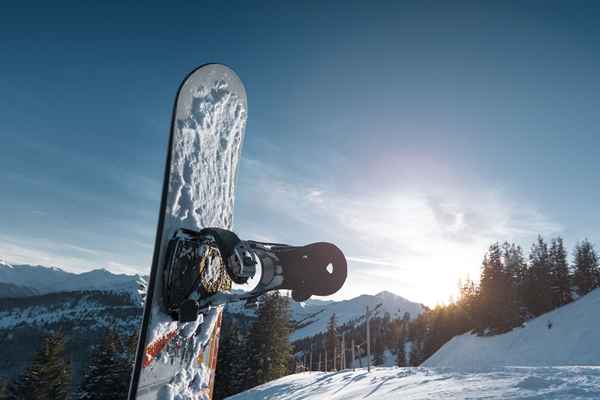 So erhalten Sie Tonnen von kostenlosen Snowboardaufklebern