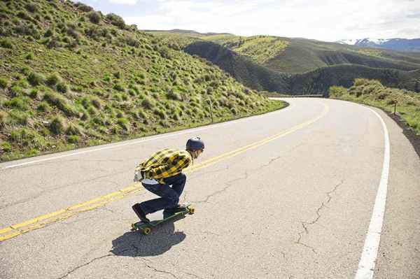 Lære å skateboard på longboard i 7 enkle trinn