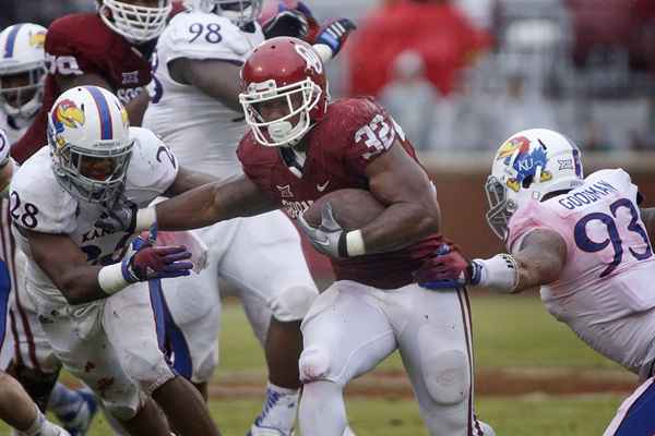 De fleste rushing meter i en NCAA -fotballkamp