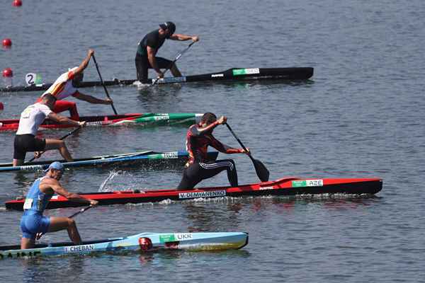 Las diferencias entre la canoa olímpica y los eventos de kayak