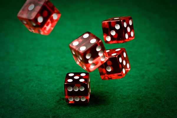 A proporção de sevens para rolos e controlar dados em craps