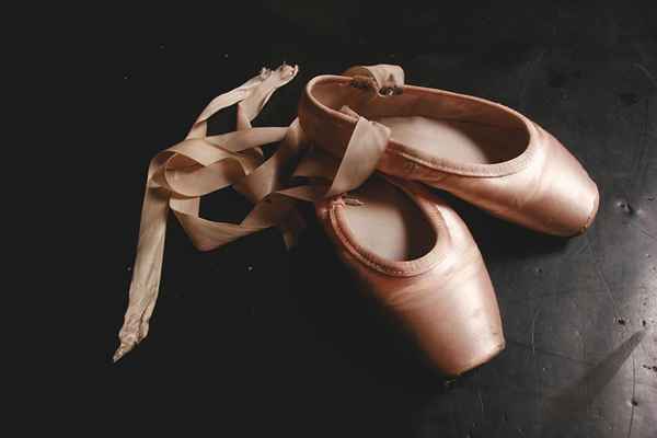 Dicas para limpar e remover manchas dos sapatos de Pointe