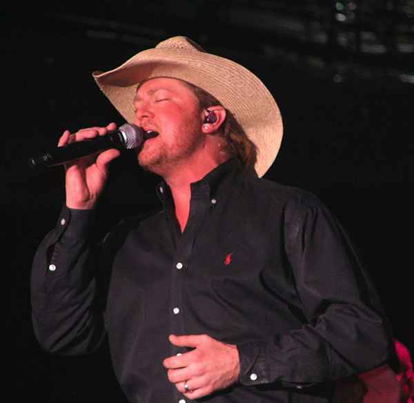 Tracy Lawrence Biografi