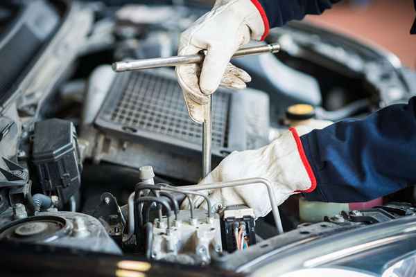 Fehlerbehebung bei einem knallenden Geräusch von Ihrem Motor