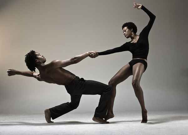 Quelles sont les caractéristiques de la danse moderne?