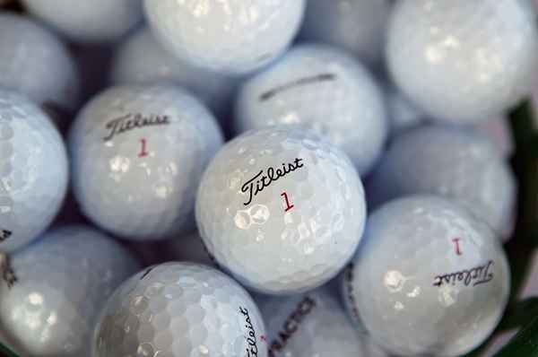 Was bedeuten die Zahlen eines Golfballs?