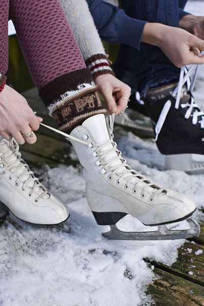 Quelle est la différence entre un hockey et des patins artistiques?