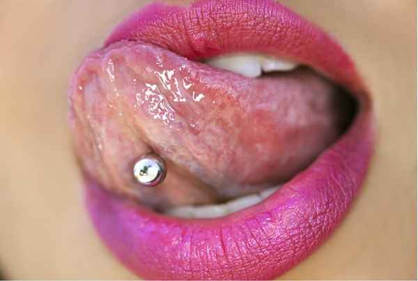 Lo que necesitas saber sobre los piercings de la lengua