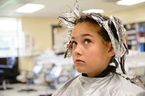 Quand dire oui à colorier les cheveux de votre enfant