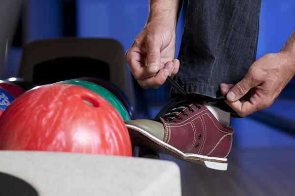 Warum musst du Bowlingschuhe tragen??