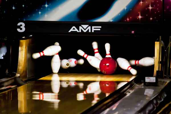 Pourquoi faut-il 12 frappes pour atteindre 300 en bowling?