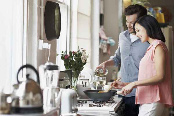 Por qué las parejas casadas no deben vivir con compañeros de cuarto